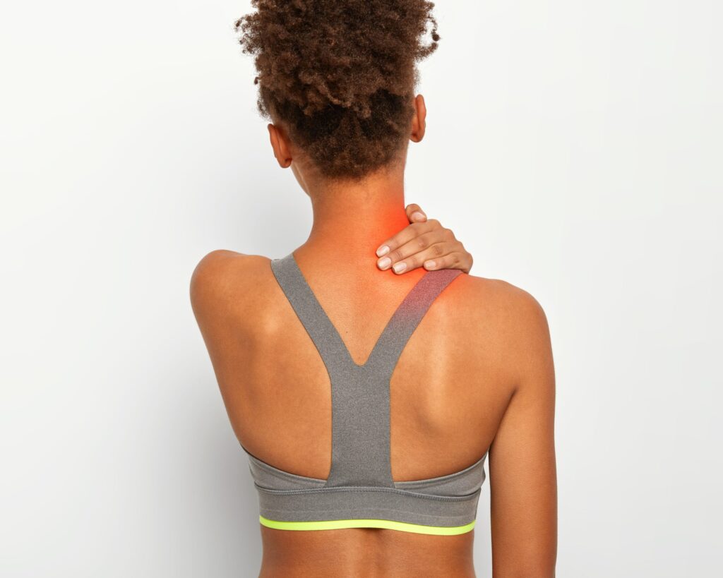 motion array_Woman_Touching_Neck_With_Pain_original_1495061 - Kopie
